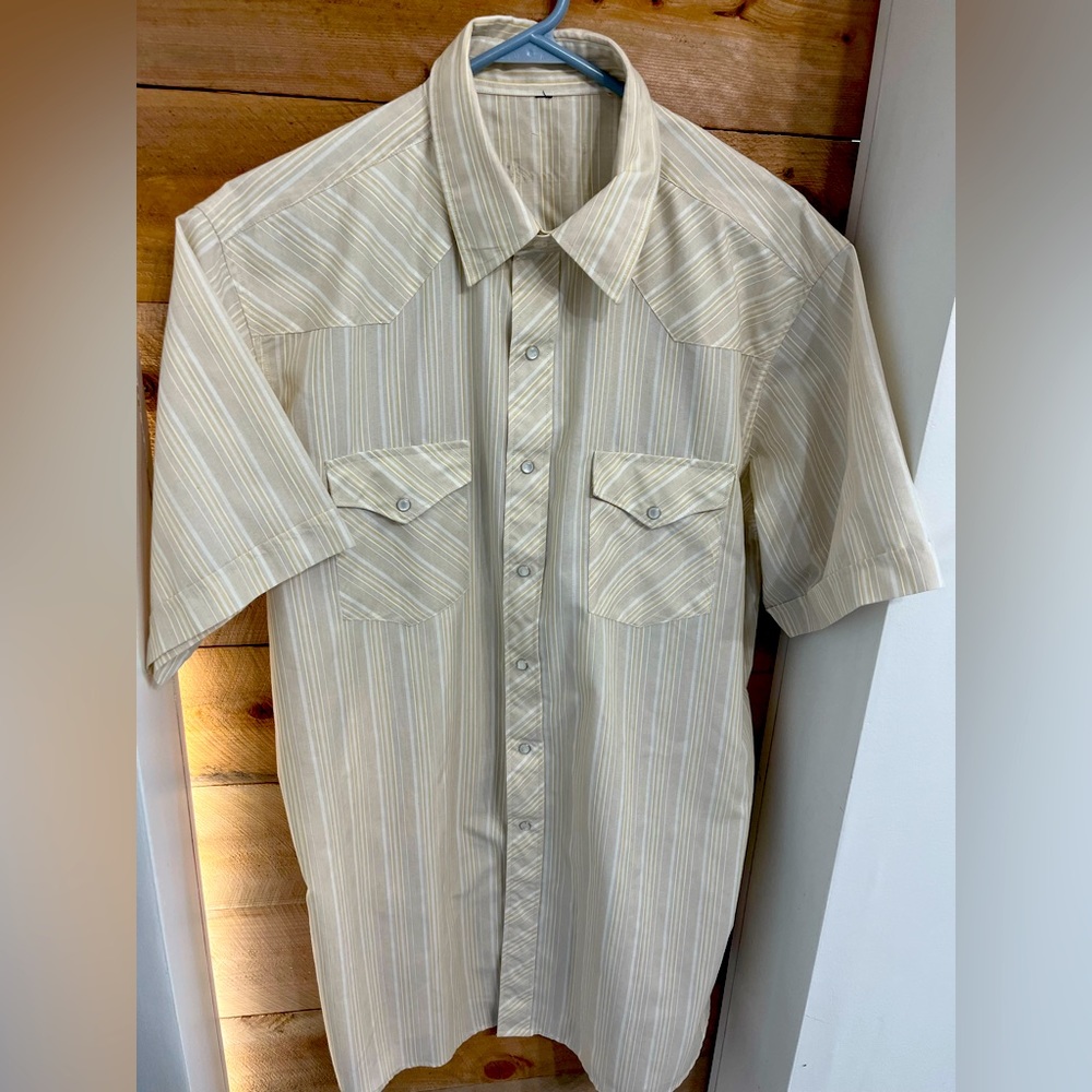 Light yellow, vintage pearl snap short sleeve shirt